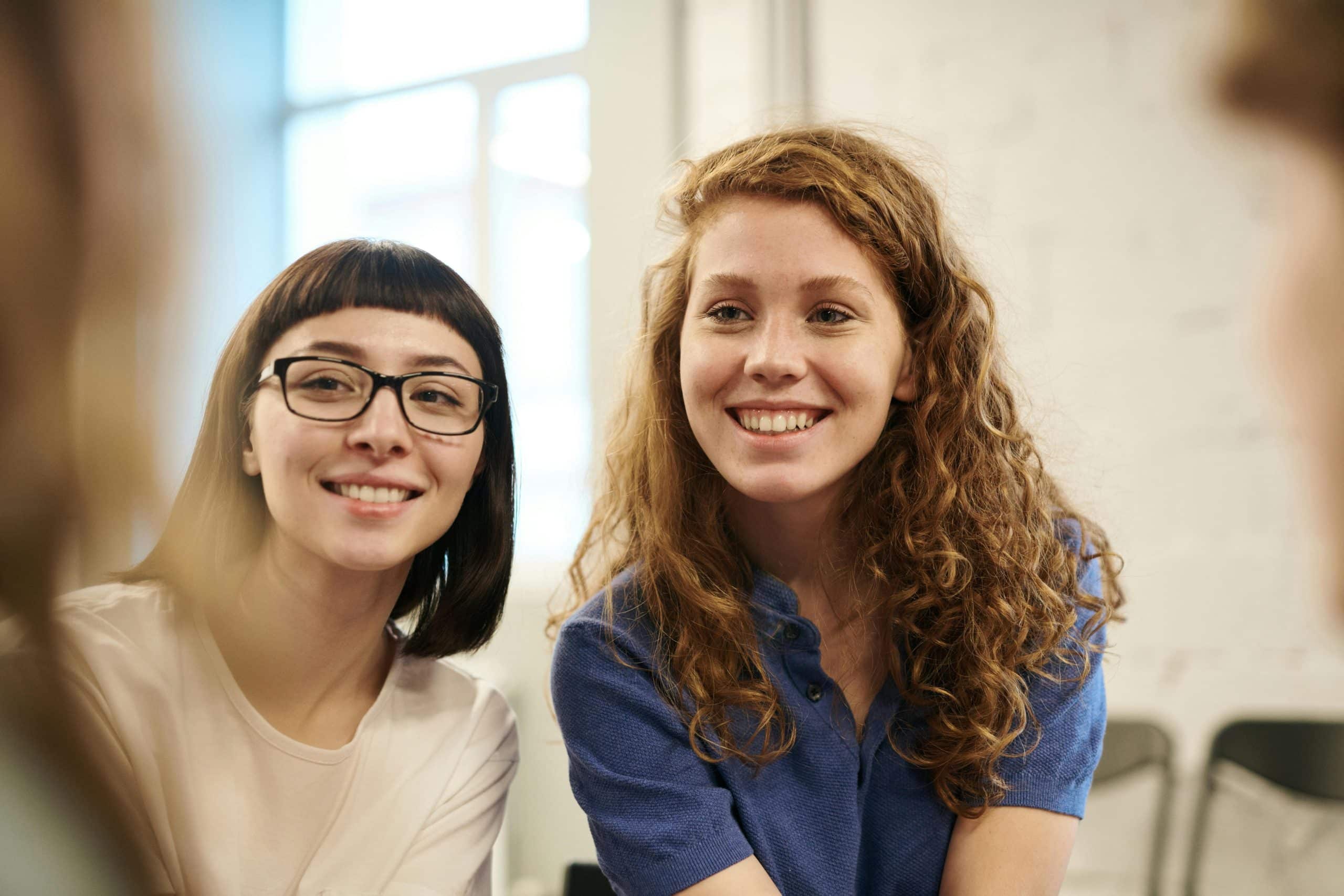 Portetfoto van twee jonge vrouwen
