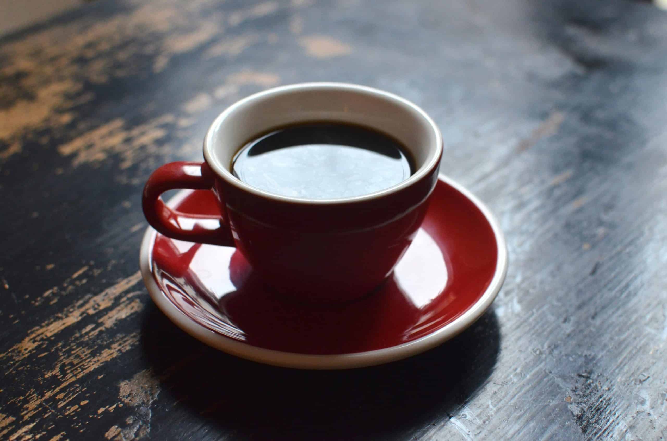 kopje koffie op tafel
